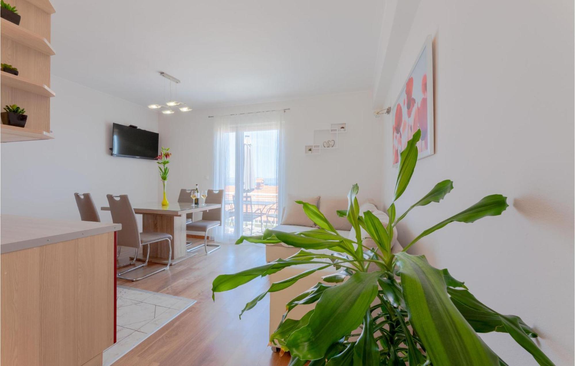 Nice Apartment In Prigradica With Kitchen ภายนอก รูปภาพ