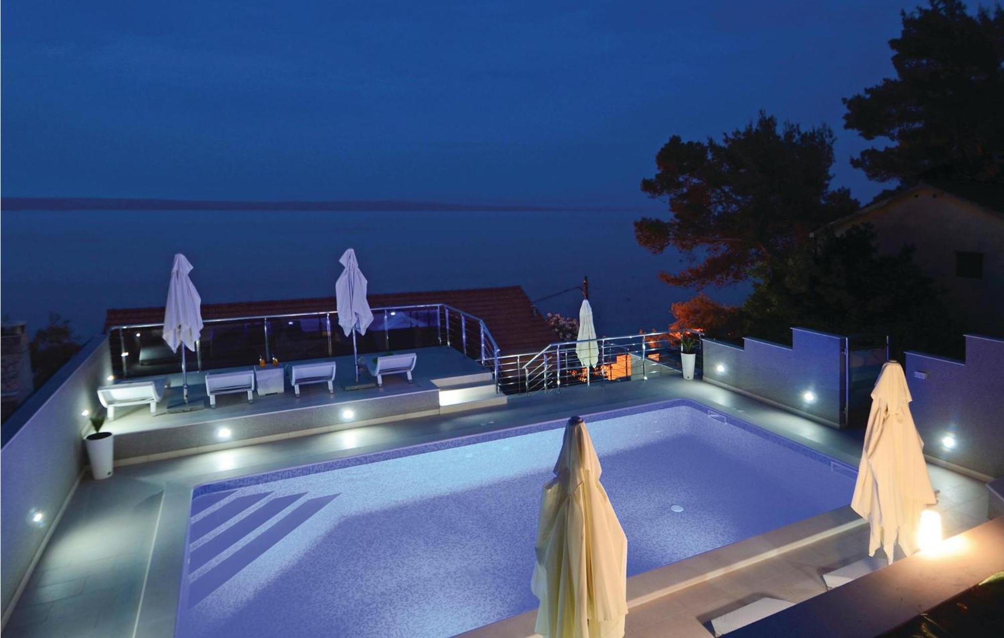 Nice Apartment In Prigradica With Kitchen ภายนอก รูปภาพ